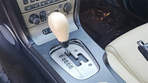 Used 2004 Ford Thunderbird image 23