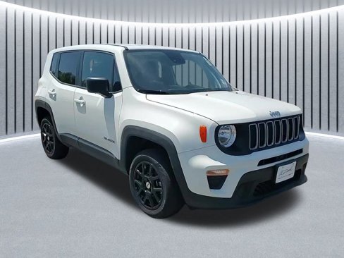 Used 2023 Jeep Renegade Latitude image 2