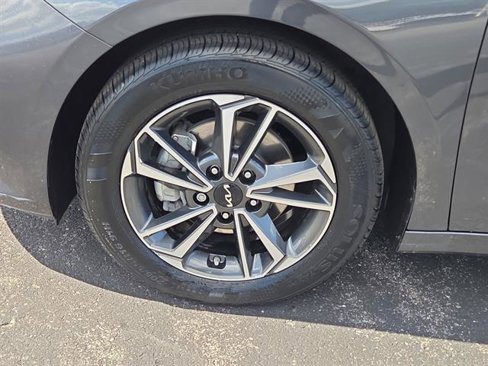 Used 2023 Kia Forte LXS w/ LXS Technology Package image 2