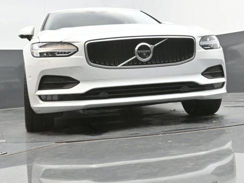 Used 2017 Volvo S90 T5 Momentum w/ Vision Package image 10
