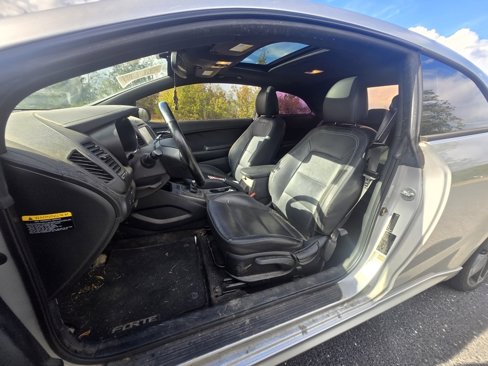 Used 2015 Kia Forte Koup SX w/ SX Premium Package image 7