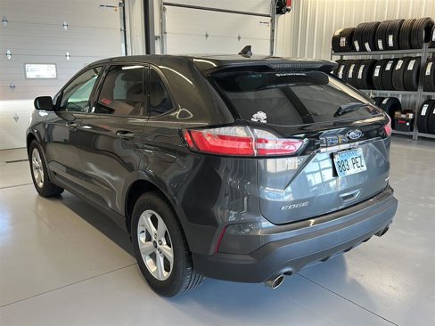 Used 2019 Ford Edge SE image 3