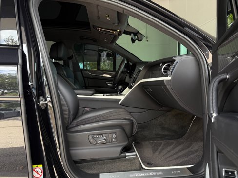 Used 2020 Bentley Bentayga Design Series image 33
