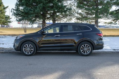 Used 2017 Hyundai Santa Fe SE image 2