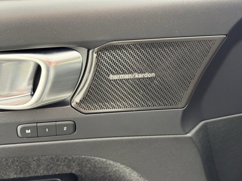 Certified 2023 Volvo C40 P8 Recharge Ultimate image 16