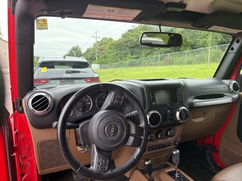 Used 2016 Jeep Wrangler Unlimited Sahara w/ Connectivity Group image 7