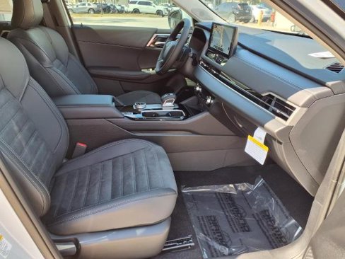 New 2025 Mitsubishi Outlander SE image 9