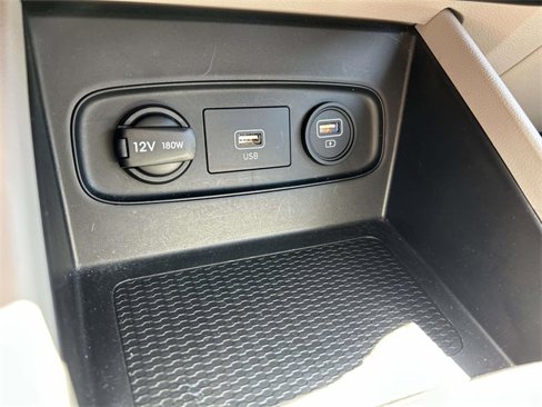 Certified 2020 Hyundai Venue SEL image 23
