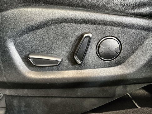 Used 2018 Ford Explorer XLT w/ Equipment Group 202A image 14