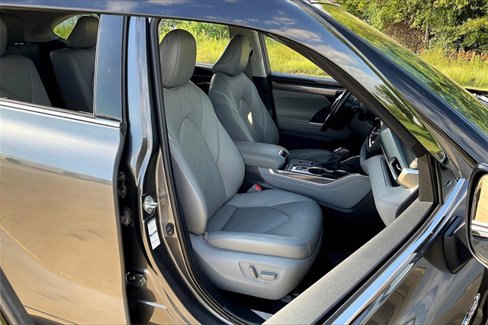 Used 2021 Toyota Highlander Platinum image 7