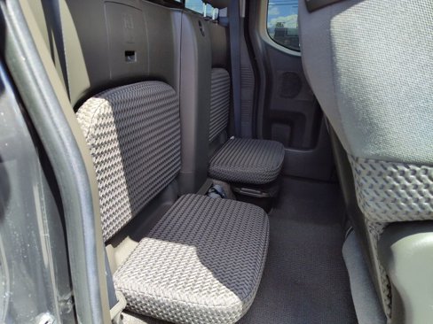 Used 2010 Nissan Frontier SE w/ SE Value Truck Pkg image 17