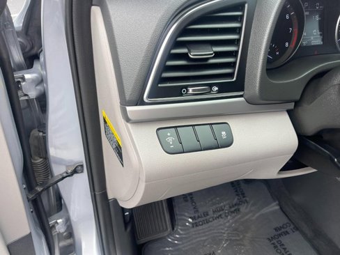 Used 2017 Hyundai Elantra SE image 20
