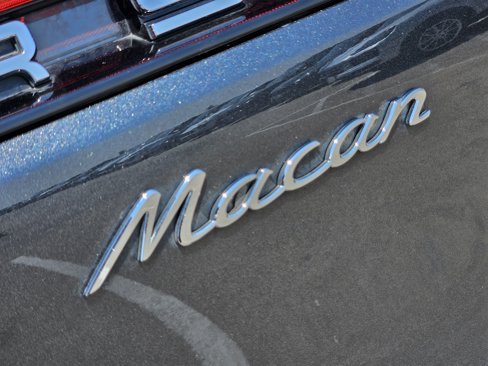 Certified 2025 Porsche Macan image 20