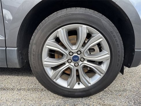 Used 2022 Ford Edge Titanium image 17