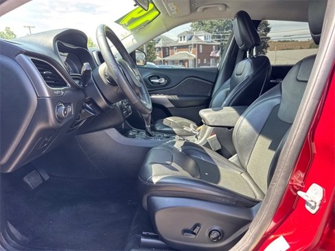 Certified 2019 Jeep Cherokee Latitude Plus w/ Cold Weather Group image 11