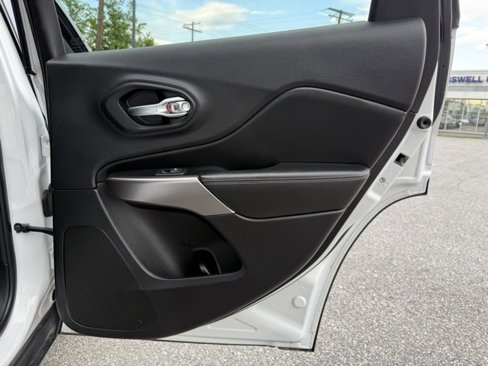 Used 2019 Jeep Cherokee Limited image 28