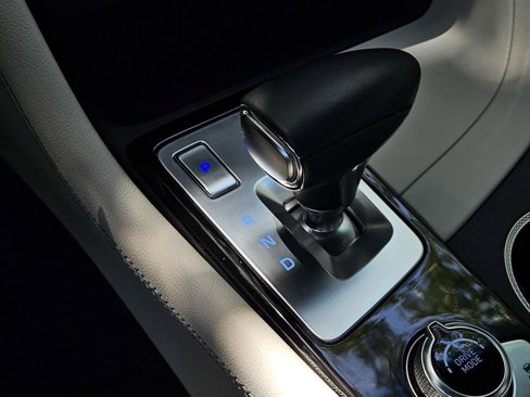 Used 2025 Genesis G70 2.5T image 25