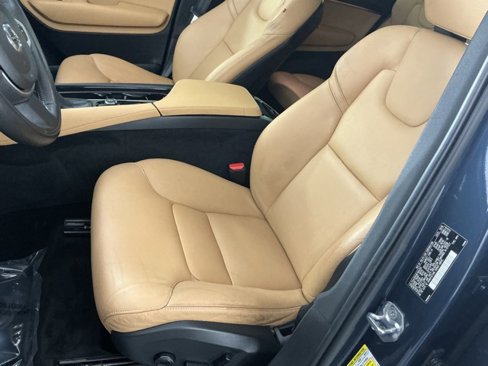 Used 2019 Volvo XC90 T6 Momentum w/ Advanced Package image 7