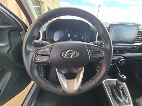 Used 2024 Hyundai Venue SEL image 12