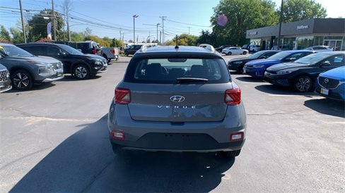 Used 2023 Hyundai Venue SEL image 4