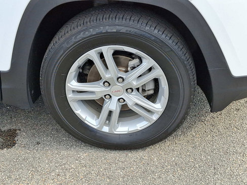Certified 2022 GMC Terrain SLE w/ Driver Convenience Package image 9
