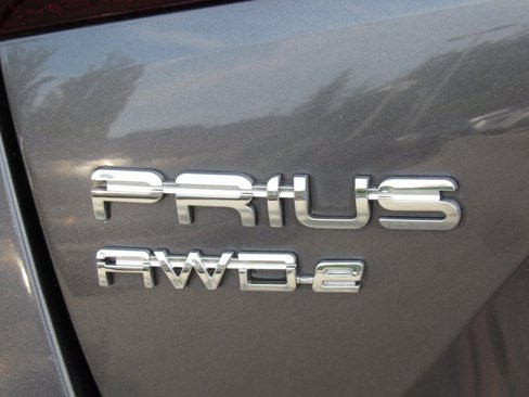 Certified 2020 Toyota Prius LE image 8
