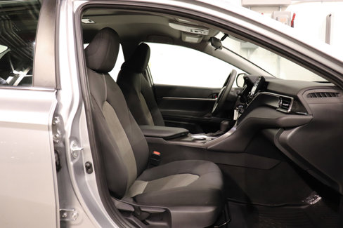 Used 2022 Toyota Camry LE image 15