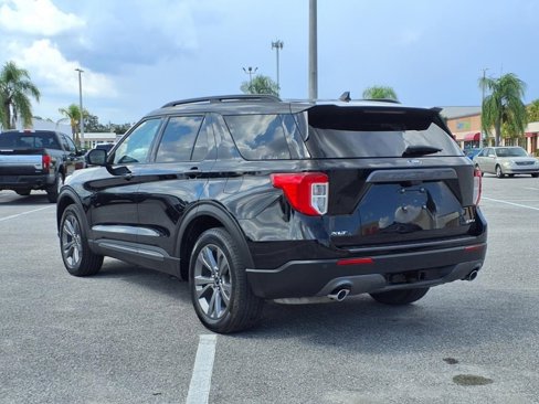 Used 2021 Ford Explorer XLT w/ XLT Sport Appearance Package image 5