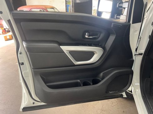 Used 2018 Nissan Titan PRO-4X image 15