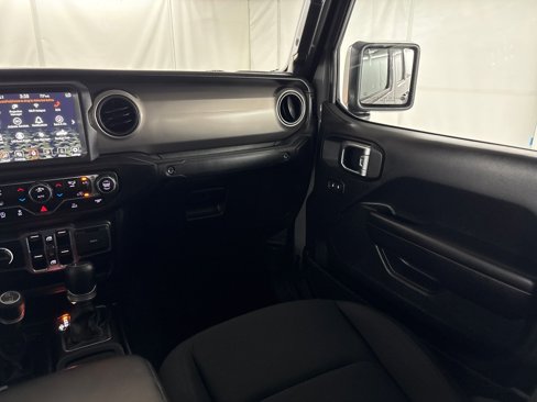 Used 2021 Jeep Gladiator Willys image 28