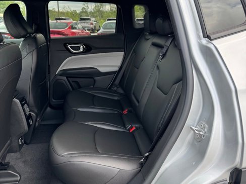 New 2025 Jeep Compass Limited image 11