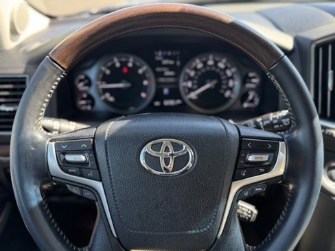 Used 2019 Toyota Land Cruiser image 18