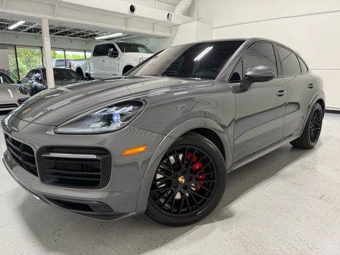 Used 2023 Porsche Cayenne GTS image 2