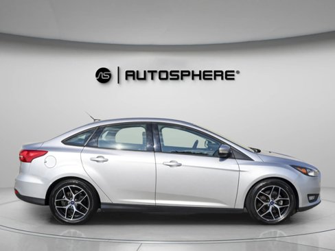Used 2017 Ford Focus SEL image 10