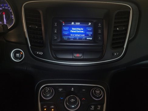 Used 2015 Chrysler 200 Limited image 25