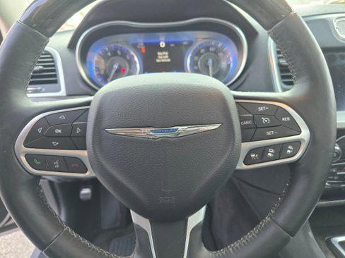 Used 2017 Chrysler 300 C w/ Safetytec Plus Group image 28