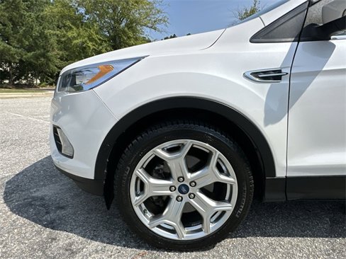 Used 2019 Ford Escape Titanium image 10