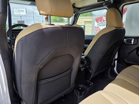 Used 2023 Jeep Gladiator Sport image 14