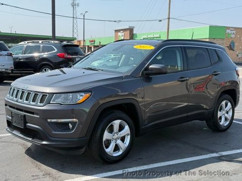 Used 2017 Jeep Compass Latitude w/ Cold Weather Group image 9