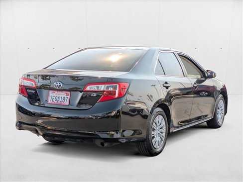 Used 2014 Toyota Camry LE image 5
