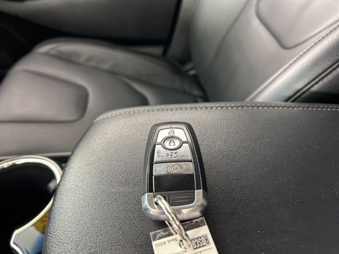 Used 2018 Ford Edge Titanium image 21