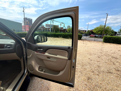 Used 2014 Chevrolet Suburban LT image 33