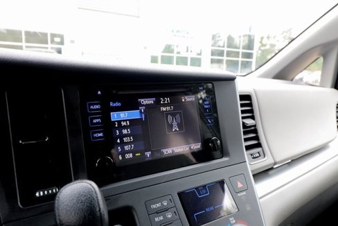 Used 2015 Toyota Sienna LE image 7