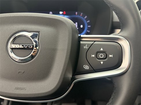 Certified 2025 Volvo XC40 B5 Core image 17