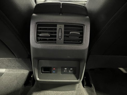 Used 2022 Nissan Rogue SL w/ SL Premium Package image 11