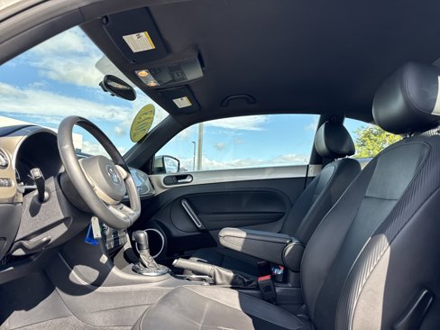 Used 2013 Volkswagen Beetle 2.5 image 11