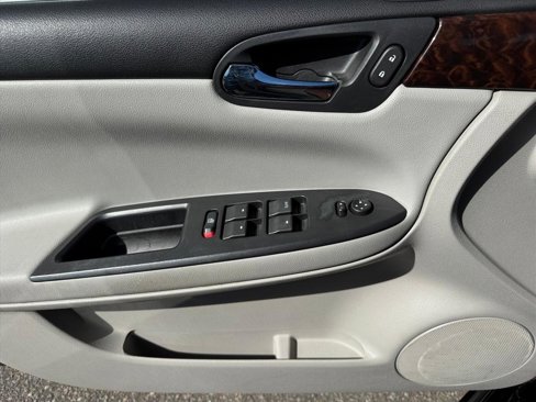 Used 2012 Chevrolet Impala LT w/ LT Sunroof Package image 12