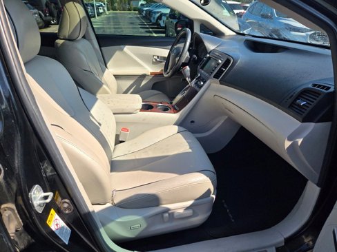 Used 2011 Toyota Venza w/ Leather Pkg image 5