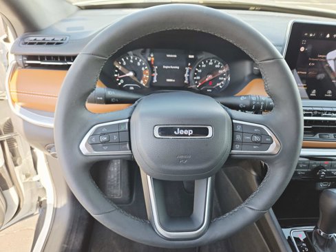Used 2024 Jeep Compass Limited image 19