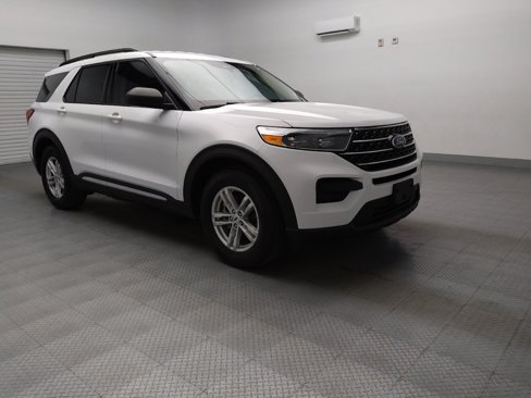 Used 2021 Ford Explorer XLT image 13